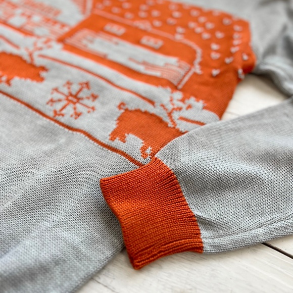 Traeger Smoker Christmas Sweater Pullover Knit Holiday Pig Farm Gray Orange Snow - Picture 7 of 12